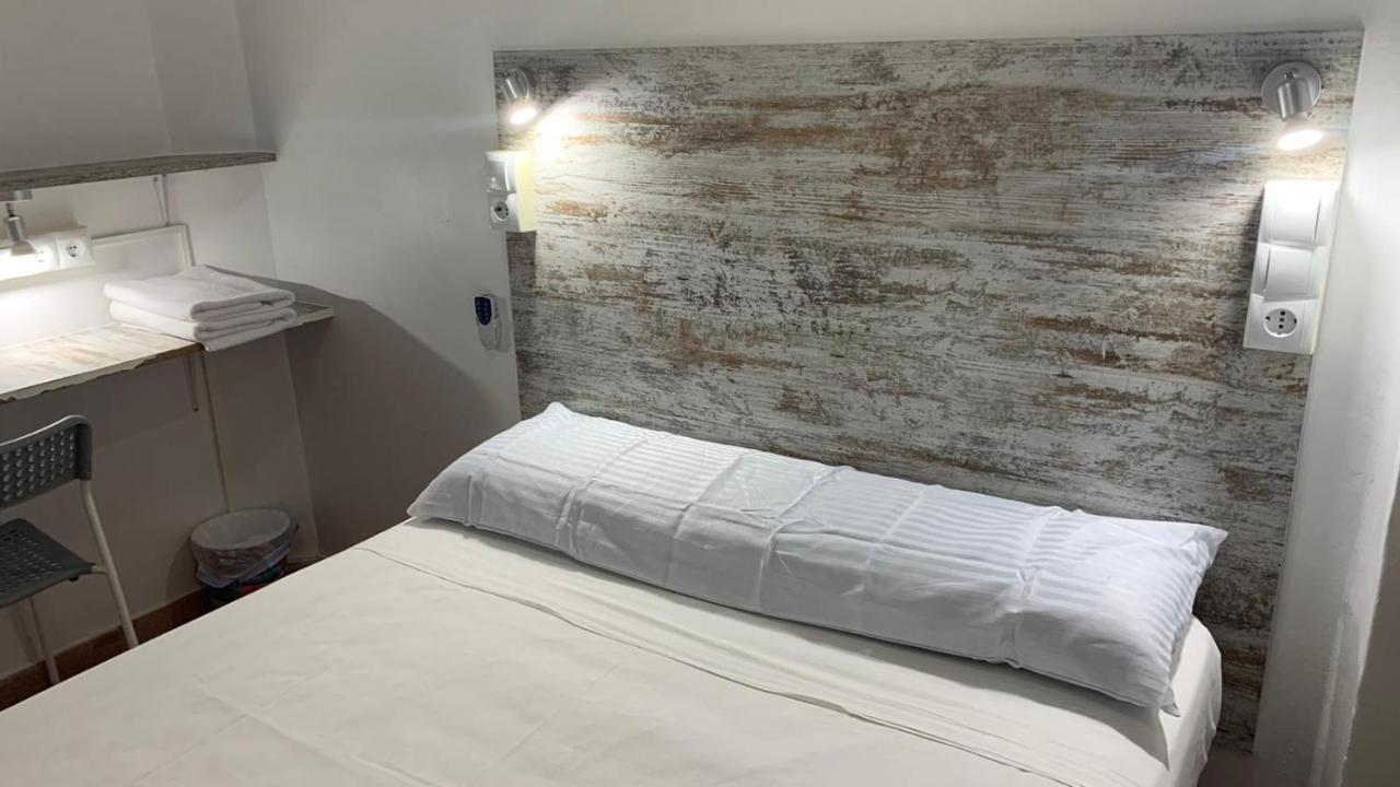 Hostel Almansa Madrid Exterior foto
