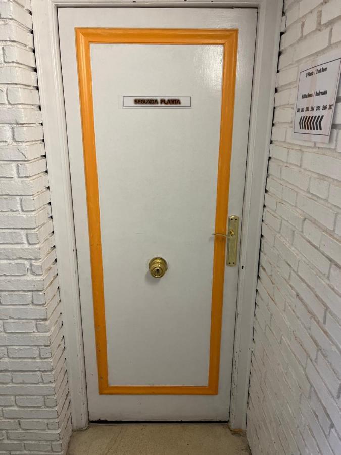 Hostel Almansa Madrid Exterior foto