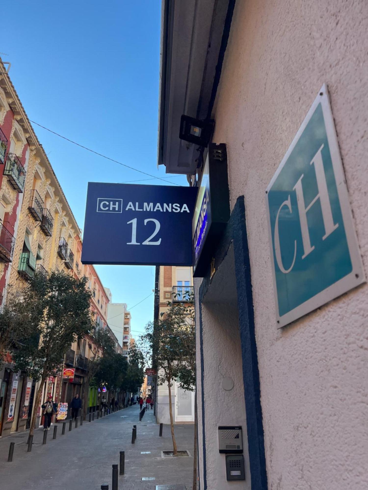Hostel Almansa Madrid Exterior foto
