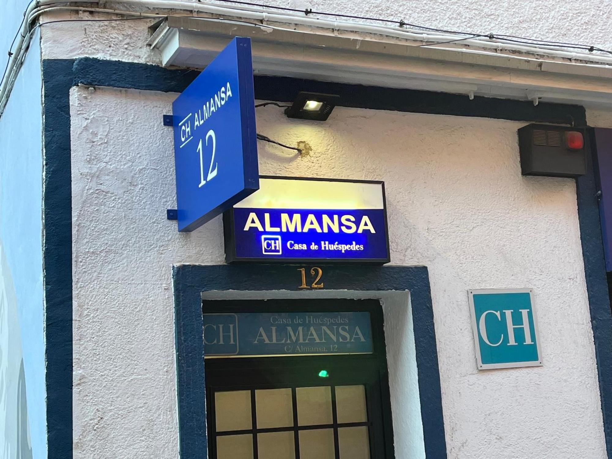 Hostel Almansa Madrid Exterior foto