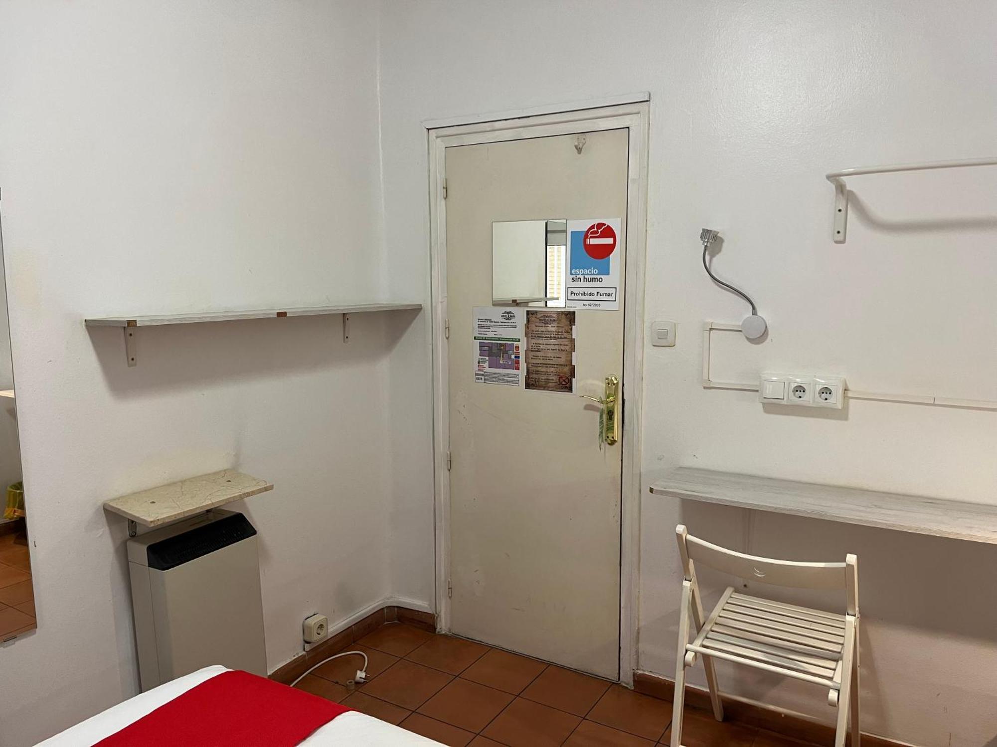 Hostel Almansa Madrid Exterior foto