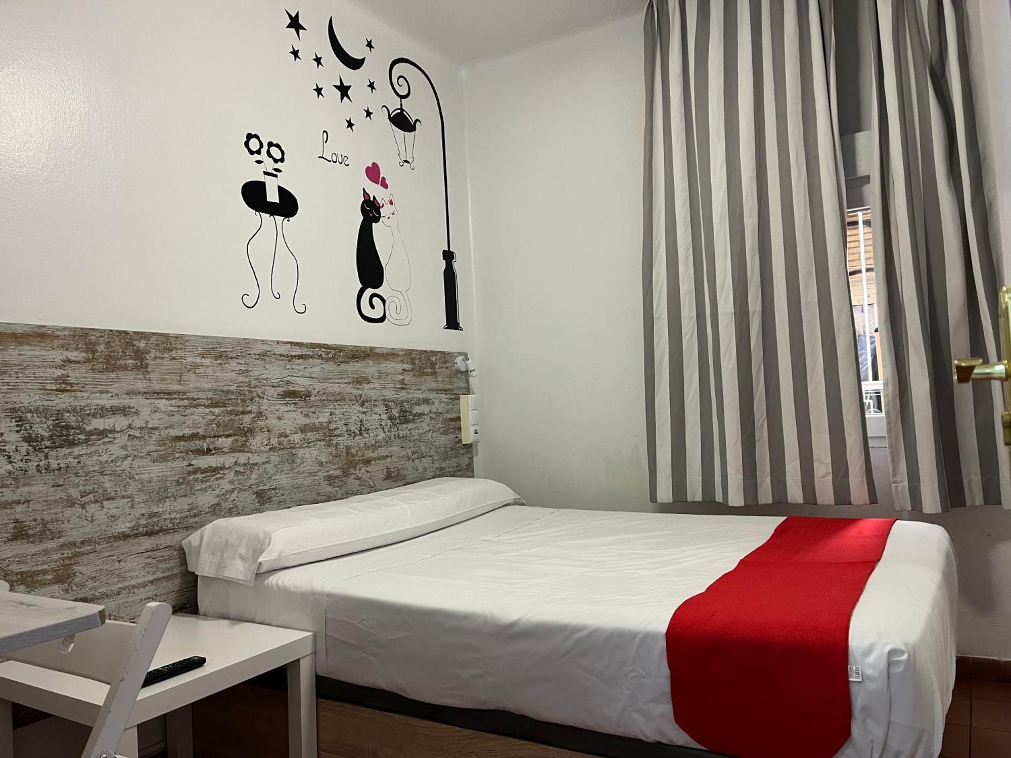 Hostel Almansa Madrid Exterior foto