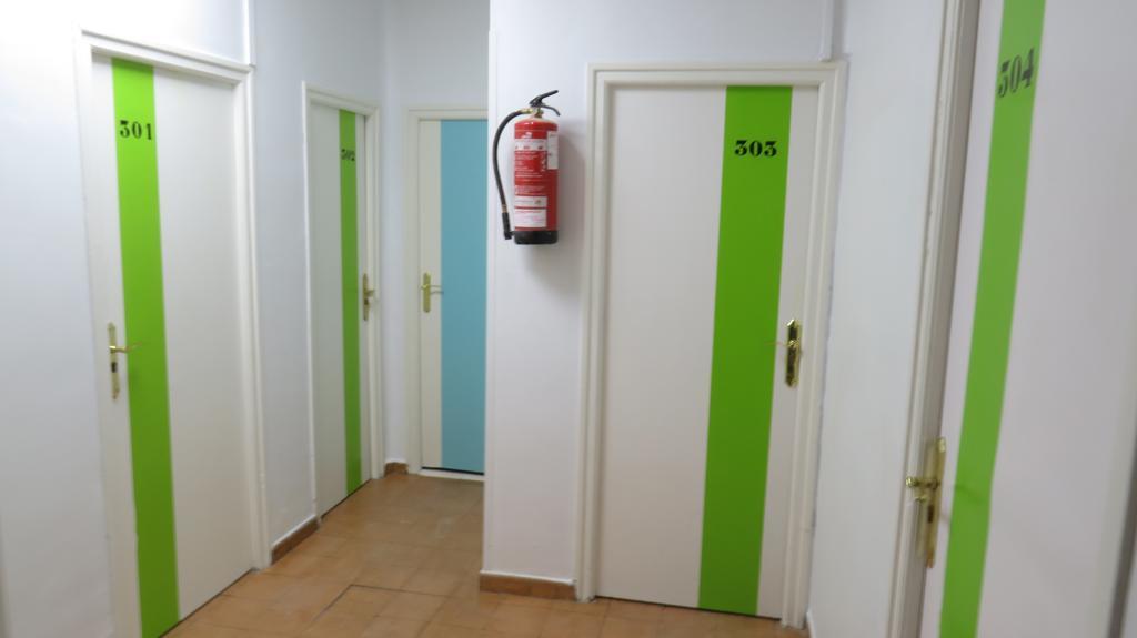 Hostel Almansa Madrid Exterior foto